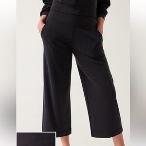 Athleta Black Cropped Pants seasoft size large good condition